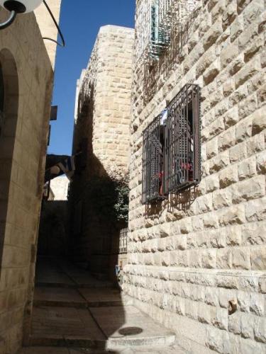 1238063228_israel09