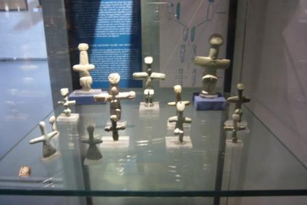1249289005_CypriotCruciformFigurinesinCyprusMuseum