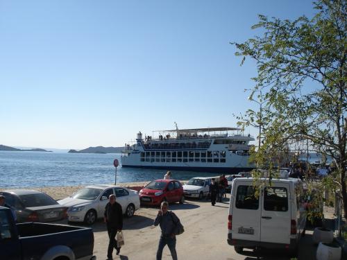 1351674871_greece230